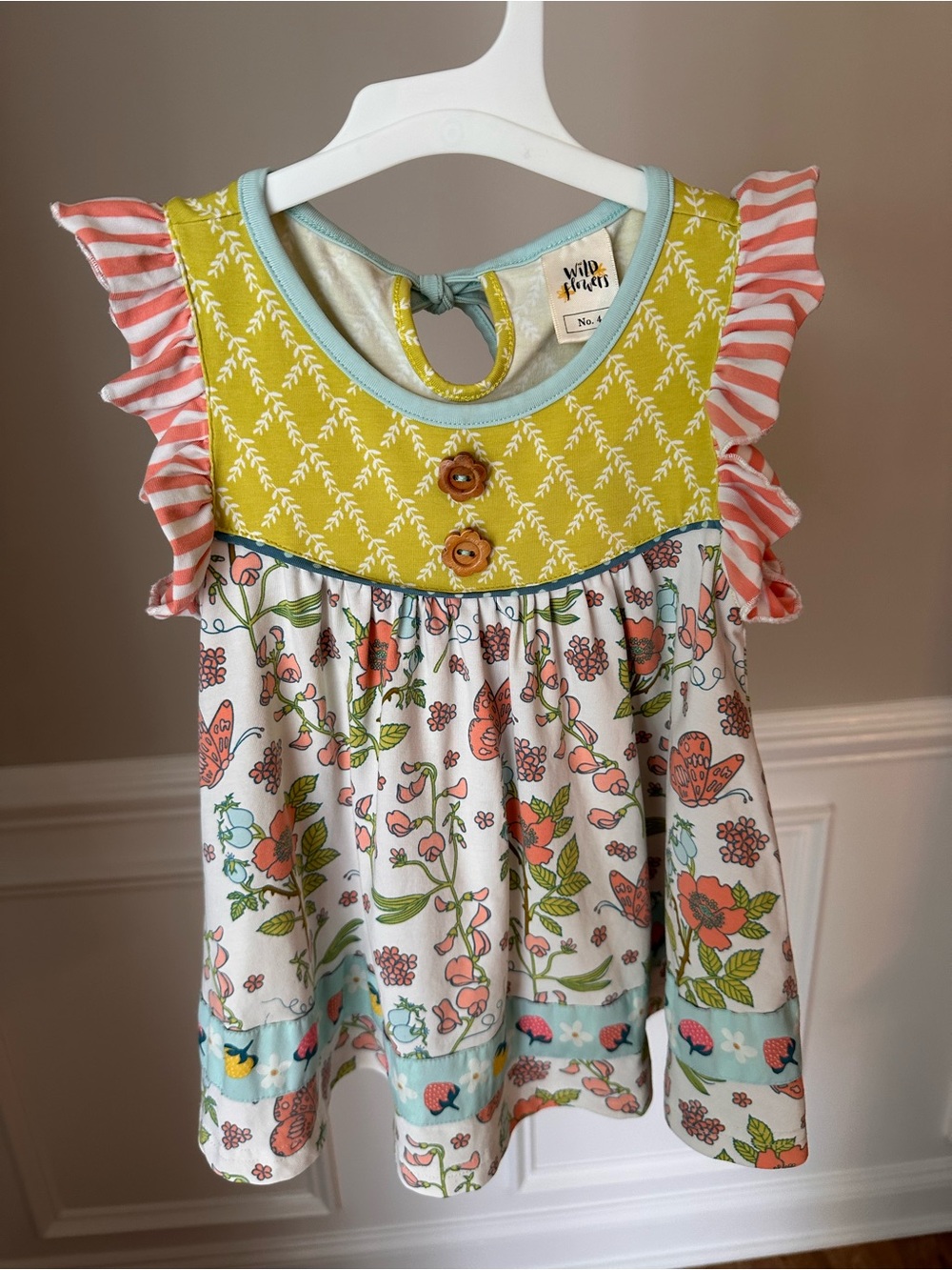 Wildflowers Pink and Green Butterflies Floral and Strawberries Tunic Top size 4
